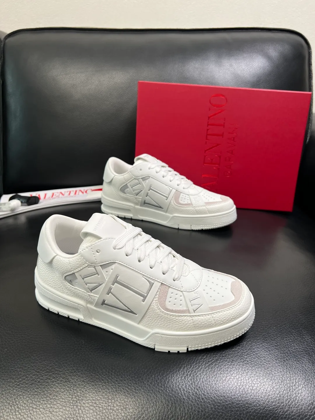 Men's shoes 💰660 VALENTINO High quality top craftsmanship Valentino, sports sneakers counter synchronization, uppers imported from Italy, high-quality splicing colorful complex crafts, imported cowhide lining soft and comfortable, soles: original soles specially provided by the original factory, T men's shoes 💰U exclusive movable molded soles super comfortable, original factory and single goods, welcome to compare, couple size 39-44 (customized 45)